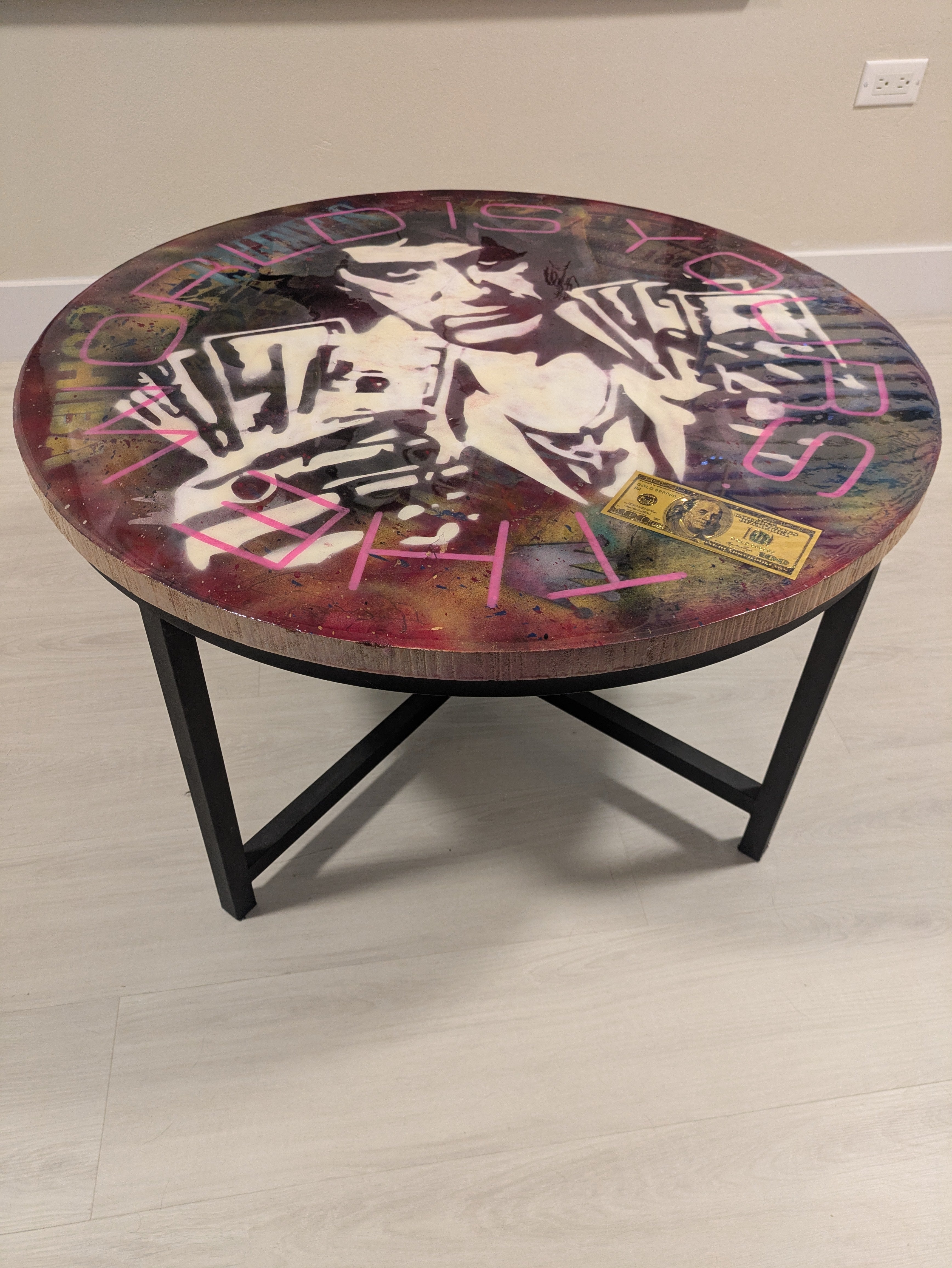 Tony Montana street art magpie table