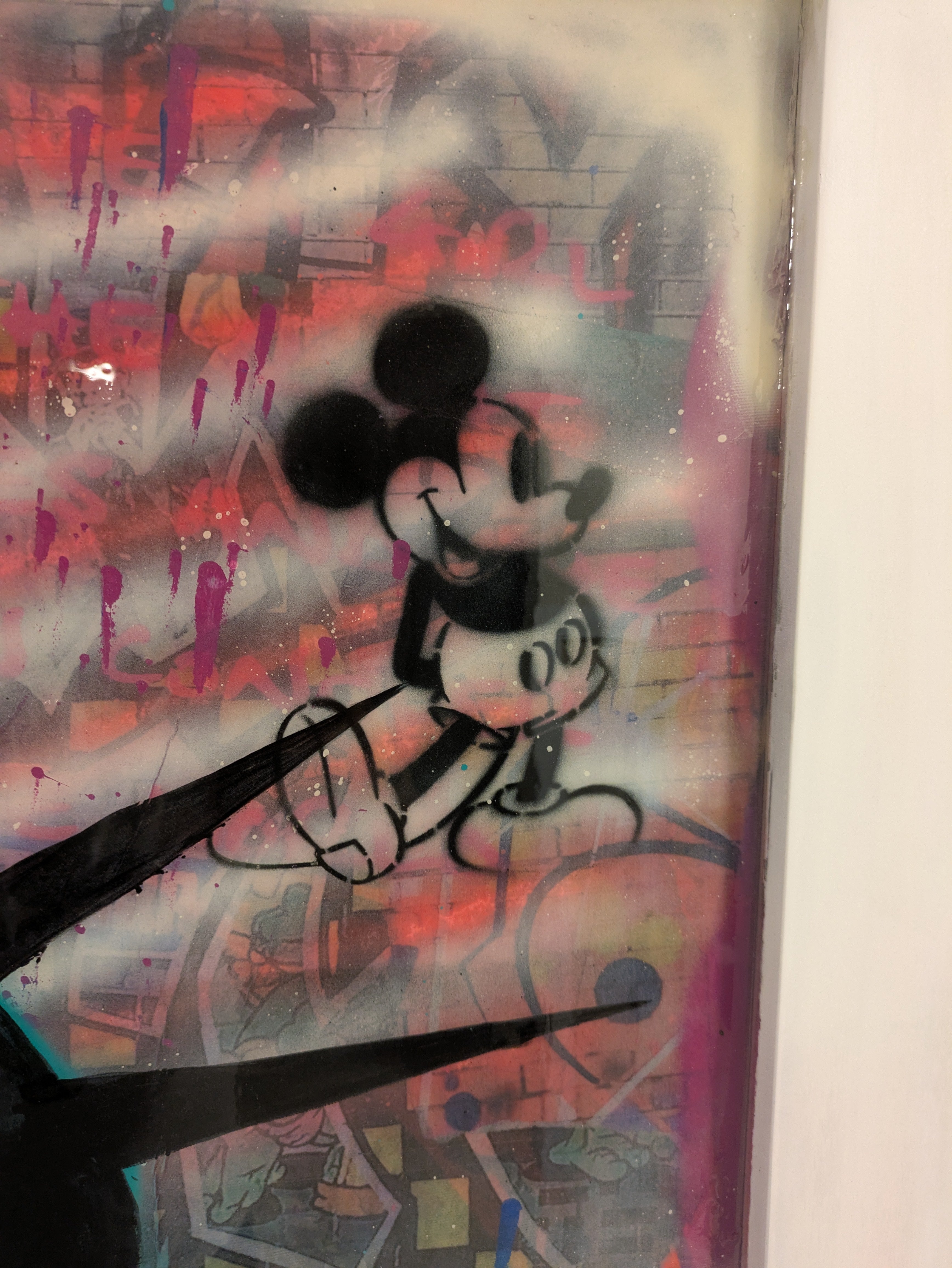 Magpie street pop art Micky mouse